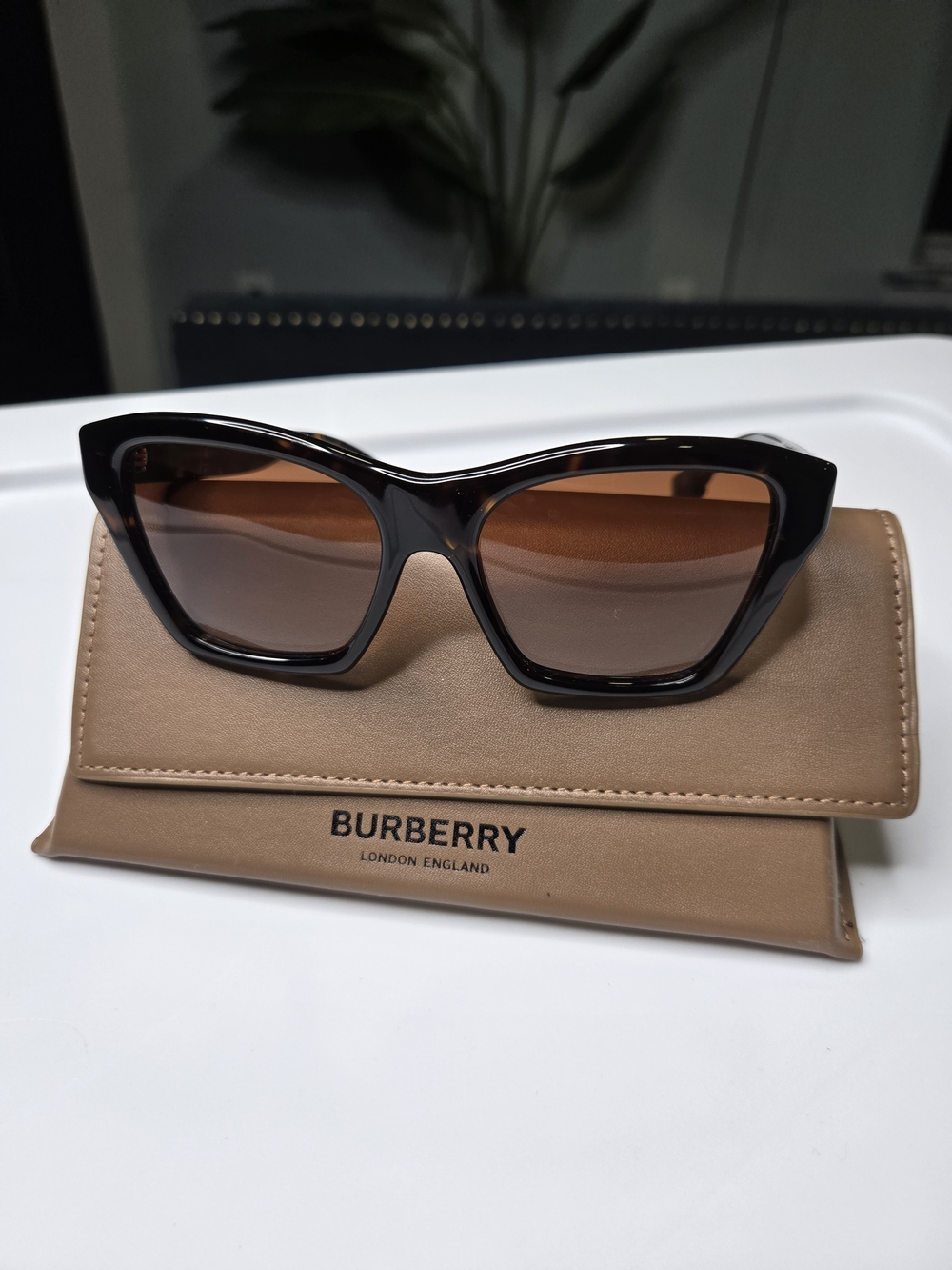 Burberry Black Cat-Eye Sunglasses with Brown Gradient Lenses